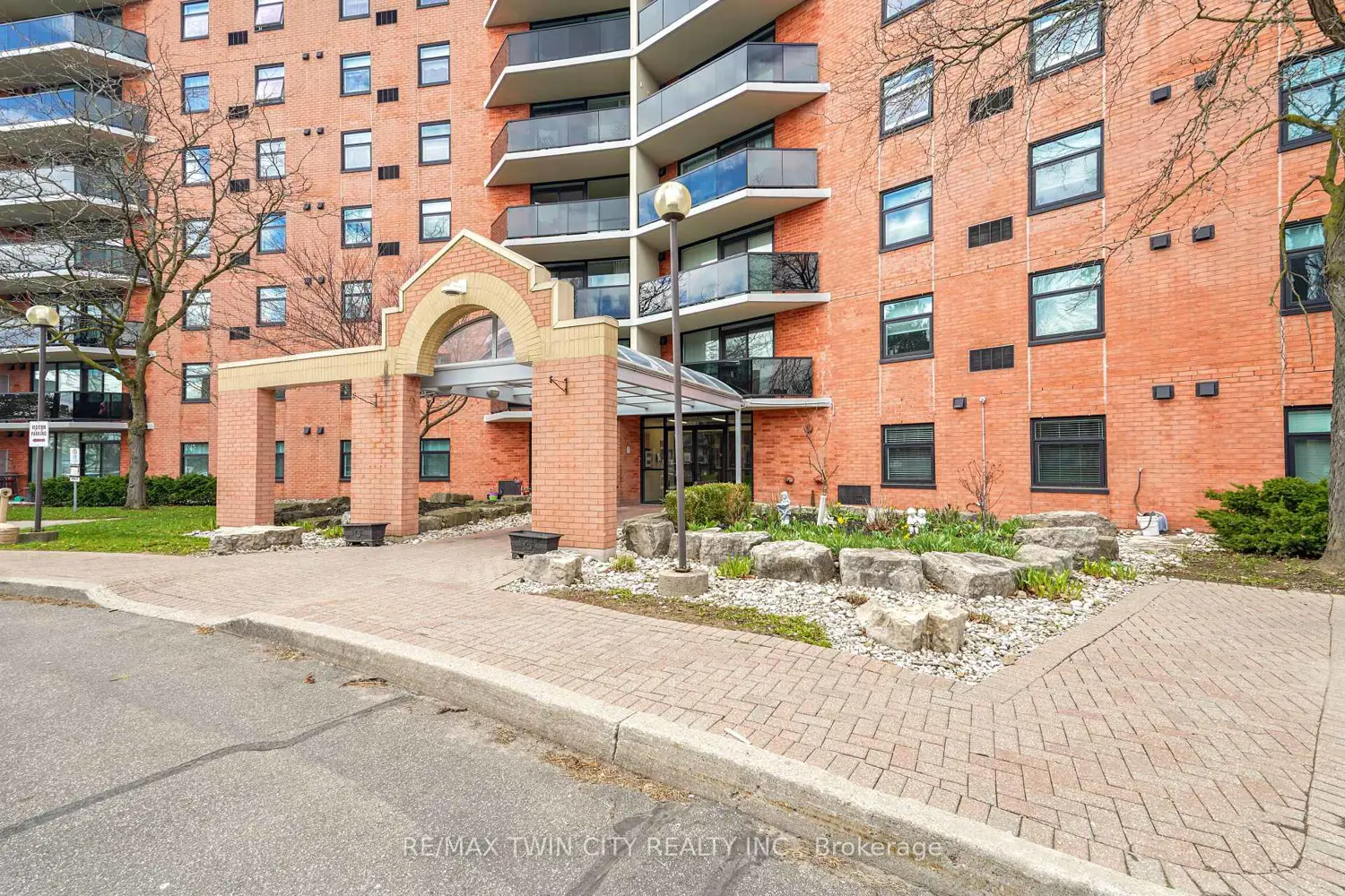 Additional image 2 of 9 Bonheur Court 207