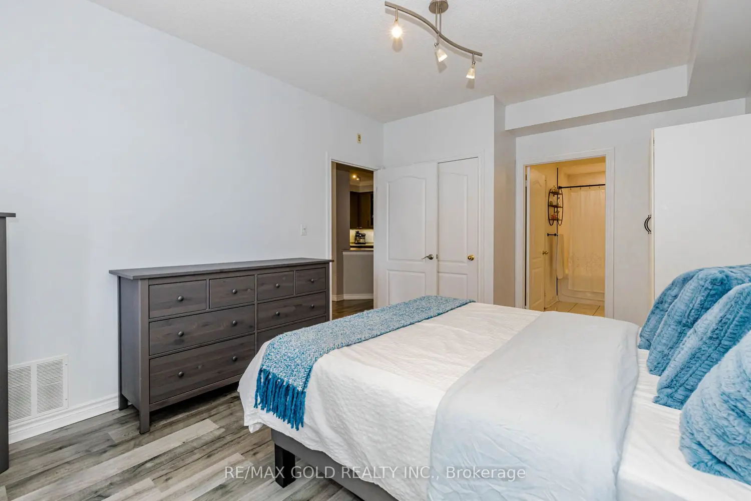 Additional image 13 of 3351 Cawthra Road 223