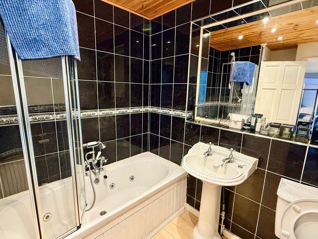 Additional image 9 of 3 bed flat to rentTwinnies Road, Wilmslow SK9