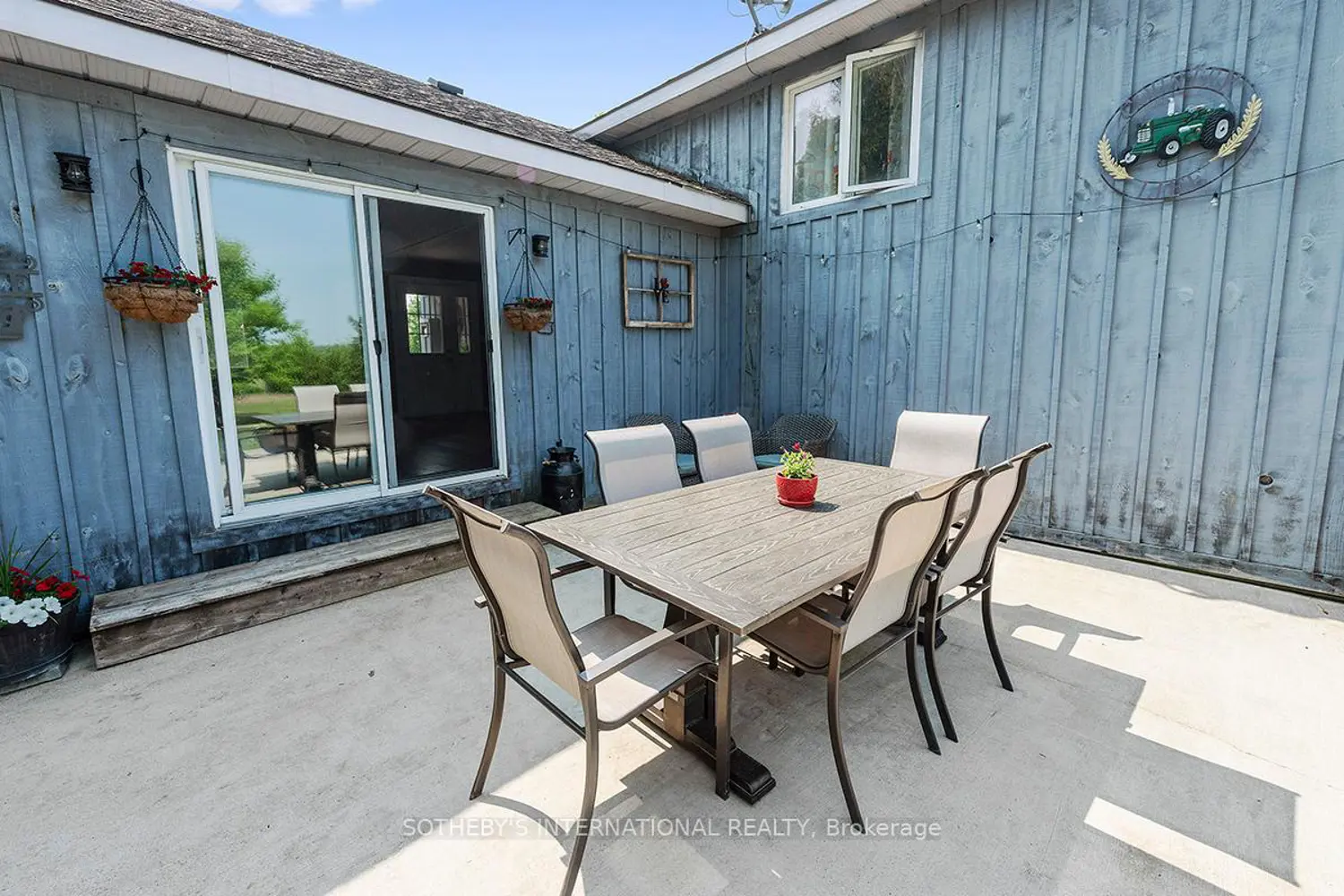 541 Pioneer Road photo 2