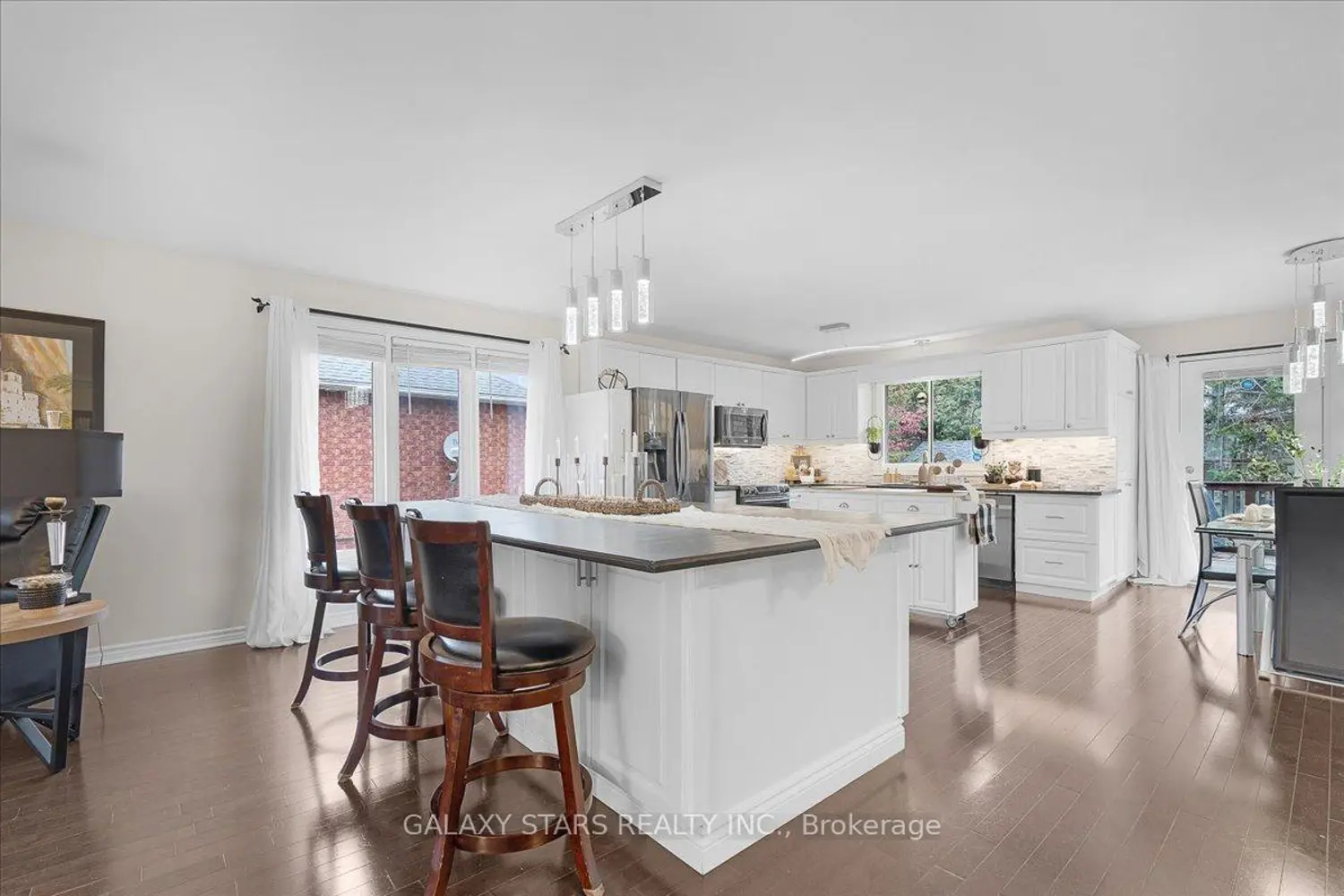 Additional image 4 of 888 Oberland Drive