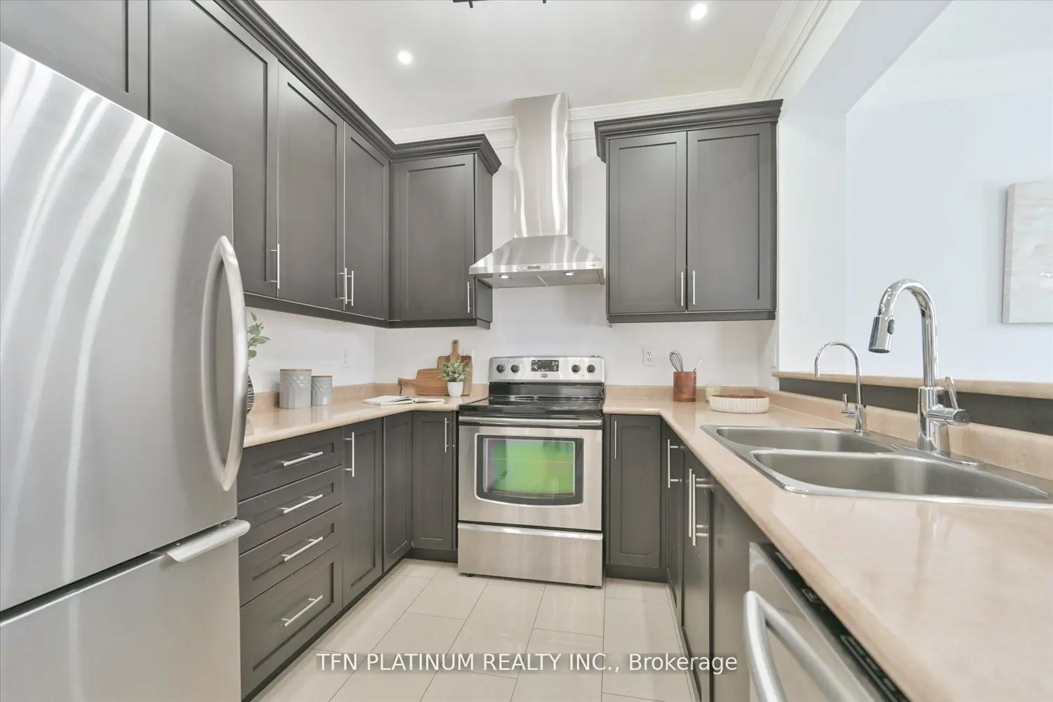29 Brown Lane photo 4