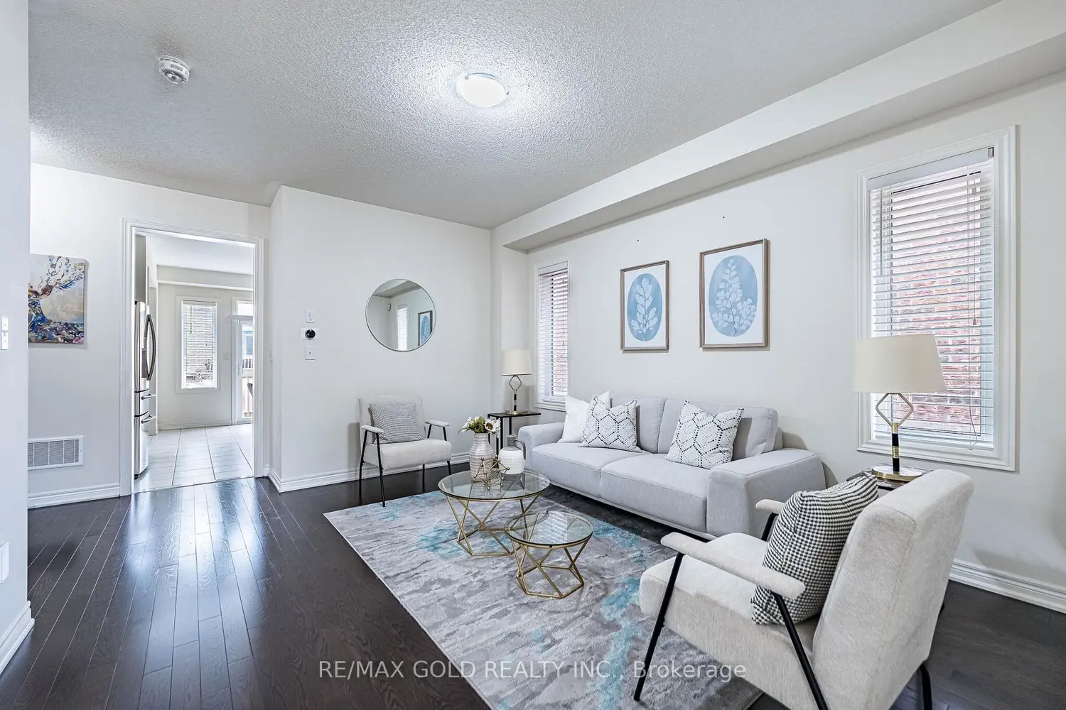 14 Lloyd Crescent photo 3