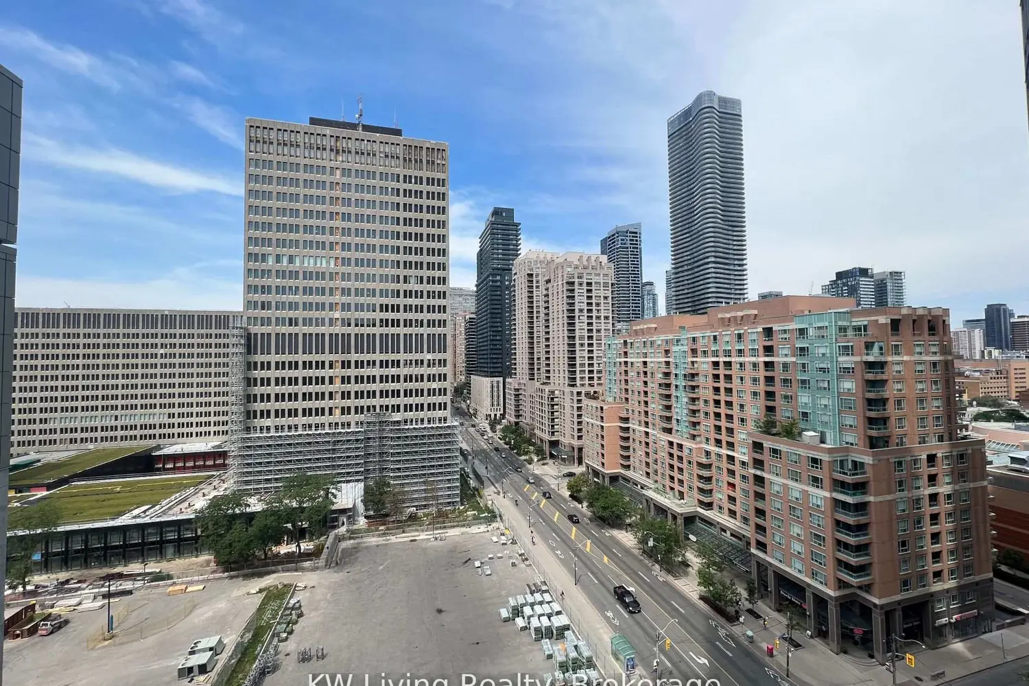 Additional image 19 of 832 Bay Street 1303