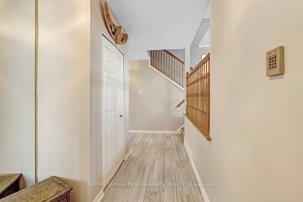 Additional image 3 of 1587 Maxime Street, Ottawa, ON, K1B 3K9