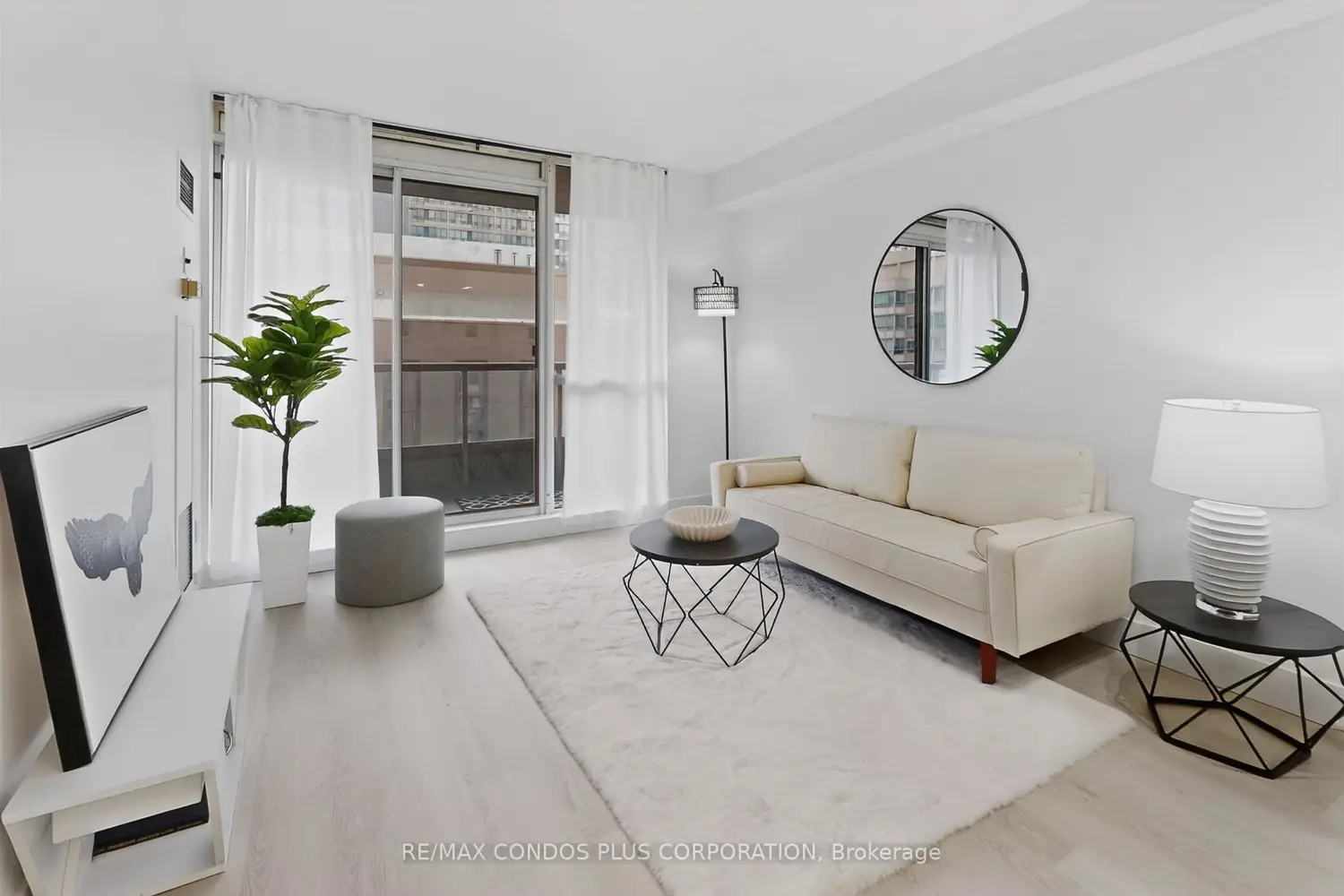 Additional image 10 of 736 Bay Street 1601