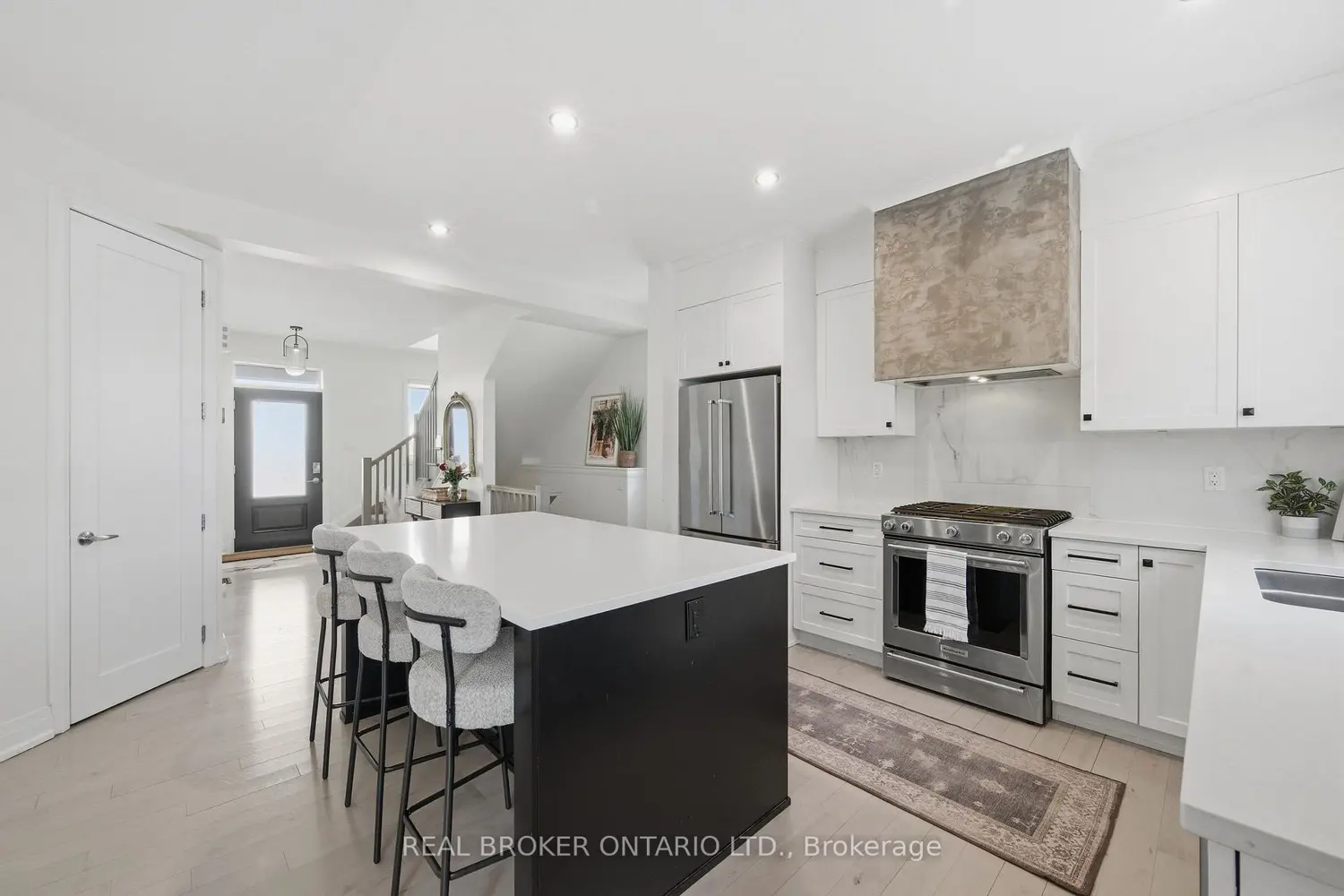 358 Lamarche Avenue photo 2