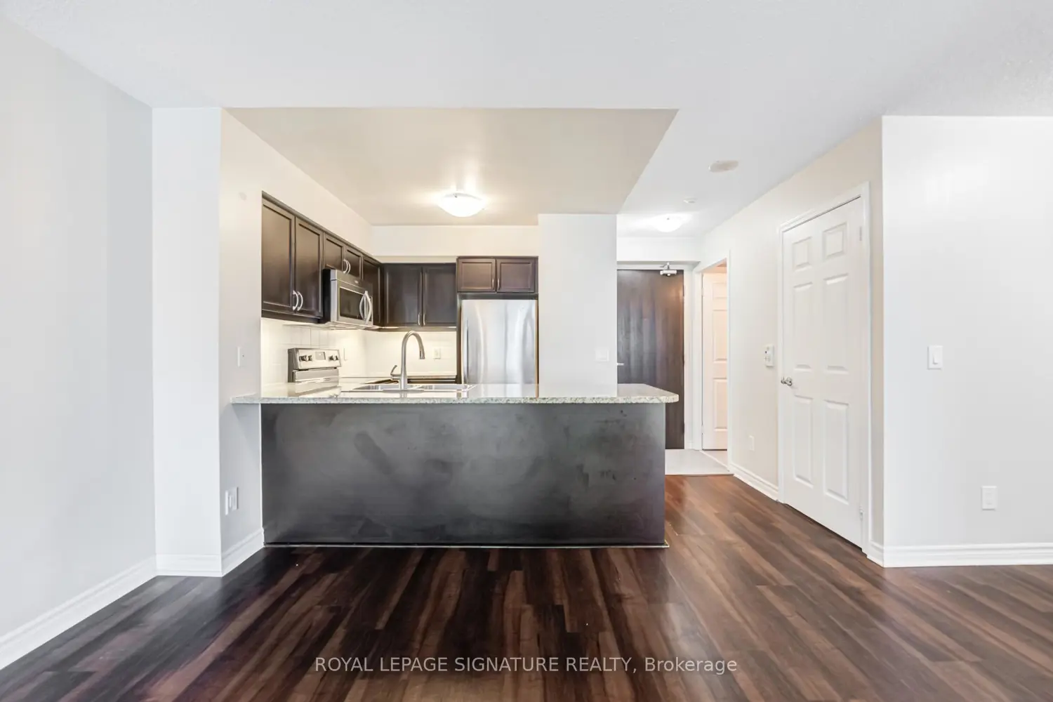 Additional image 6 of 19 Grand Trunk Crescent 2103