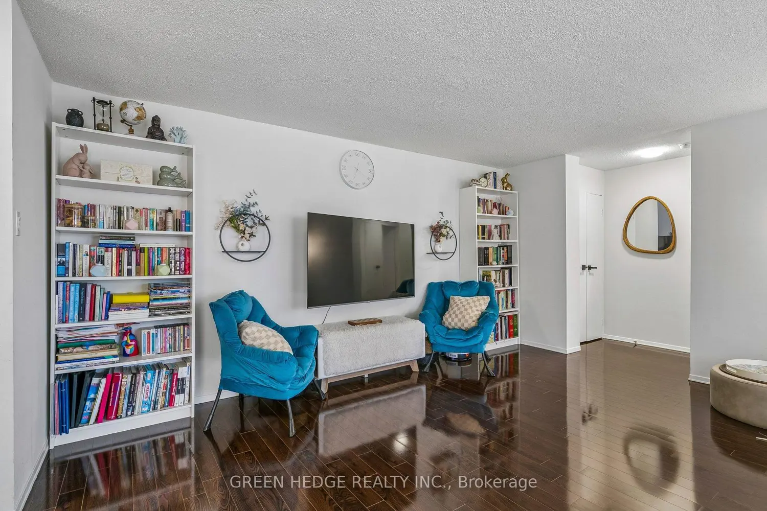 Additional image 6 of 3700 Kaneff Crescent 2102