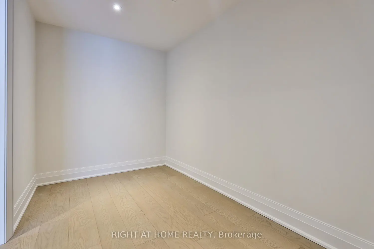Additional image 12 of 10 Prince Arthur Avenue 404