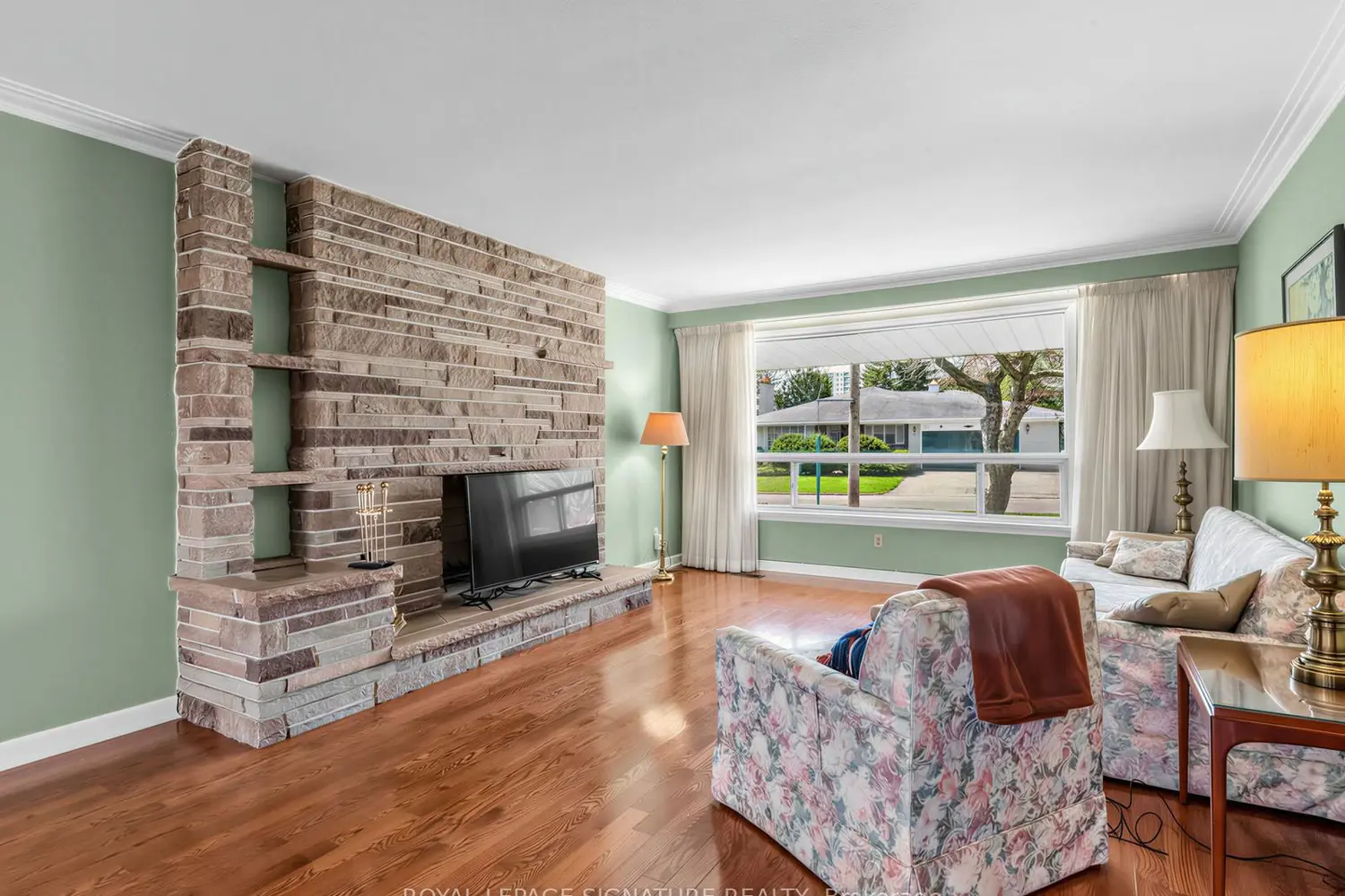 62 Dukinfield Crescent