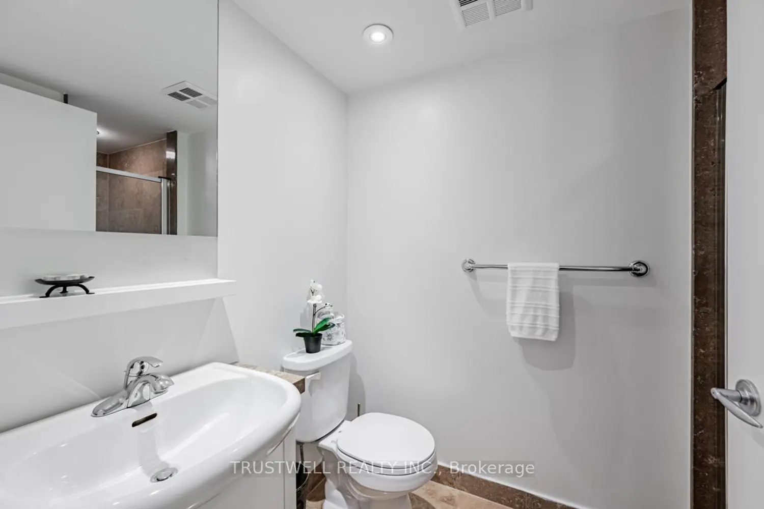 Additional image 17 of 208 Queens Quay 511