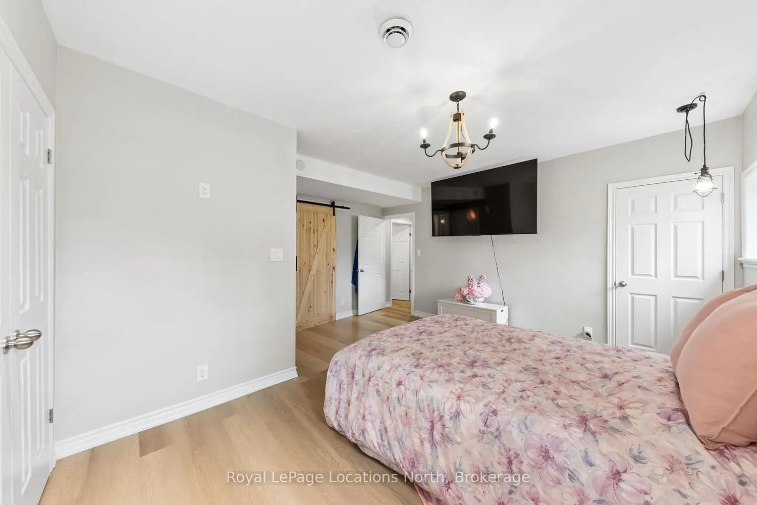 93 Ronald Avenue photo 4