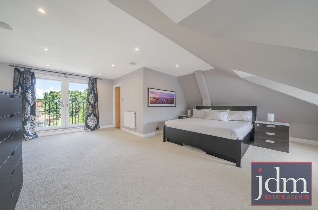 Additional image 15 of 5 bed detached house to rentClarendon Way, Chislehurst BR7