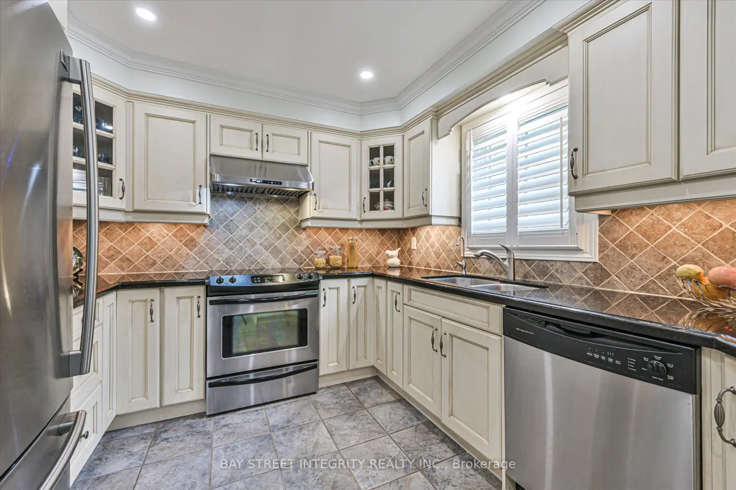 Additional image 5 of 535 Malvern Crescent