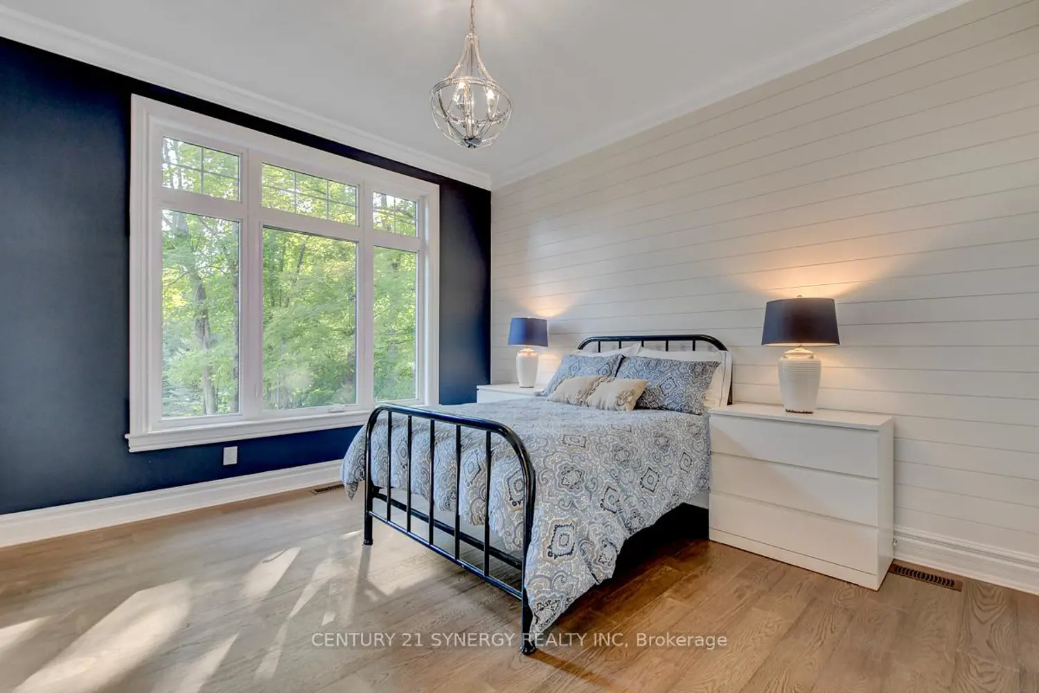 1443 Duchess Crescent photo 4
