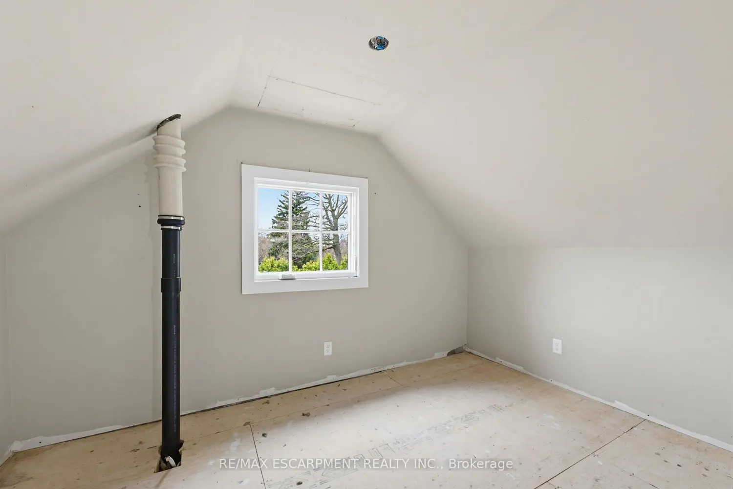 Additional image 7 of 3083 Lakeshore Road