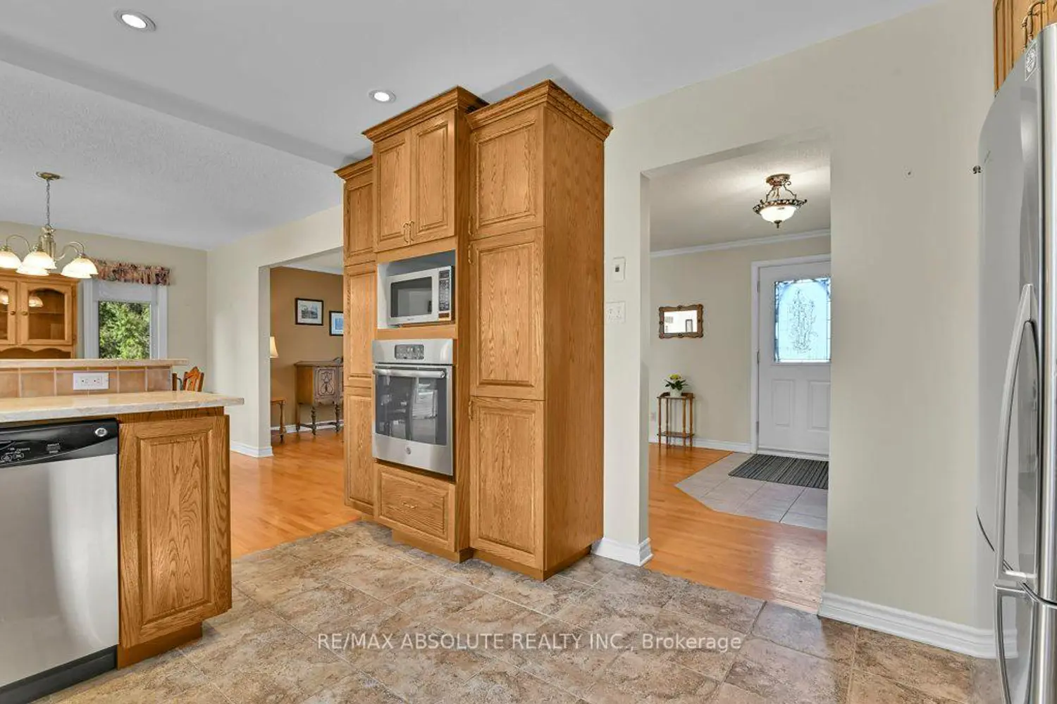 535 Gascon Street photo 4