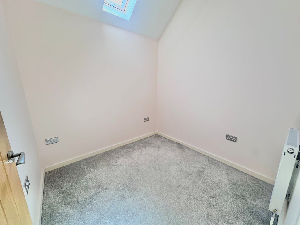 Additional image 18 of 4 bed detached house to rentBuntingbridge Road, Ilford IG2
