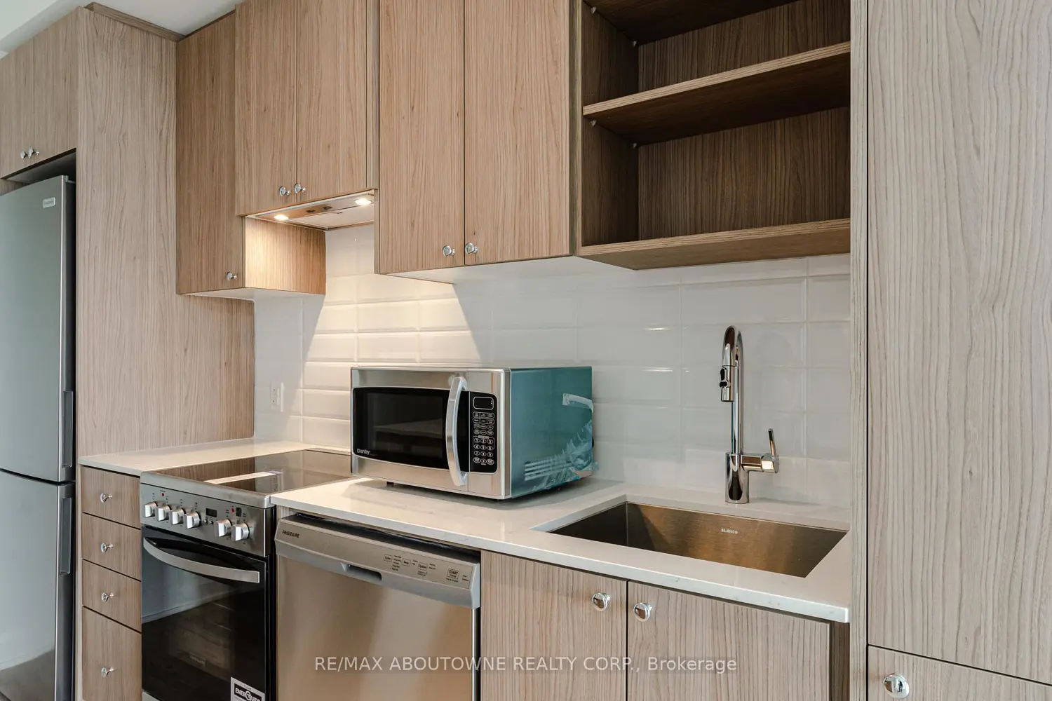 Additional image 8 of 50 George Butchart Drive 814