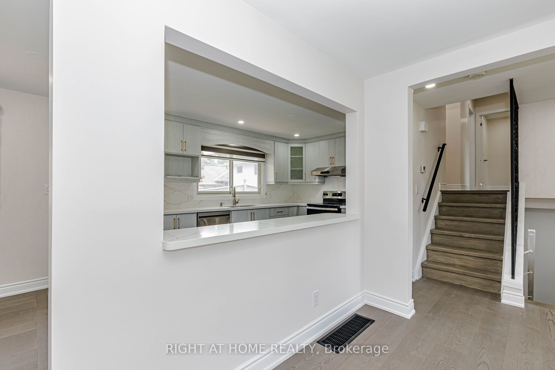 Additional image 4 of 5154 New Street, Burlington, ON, L7L 1V4