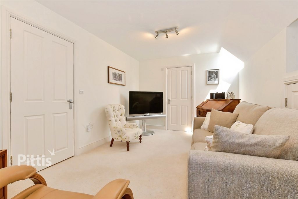 Additional image 9 of 3 bed flat to rentCliff Road, Totland Bay PO39