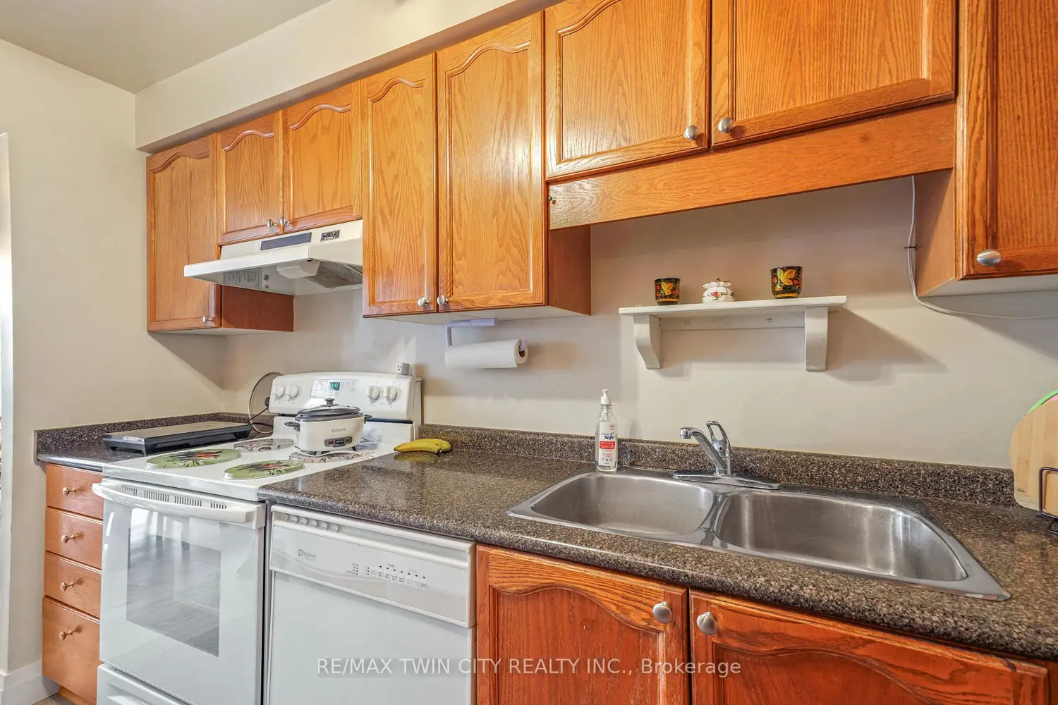 Additional image 6 of 9 Bonheur Court 207