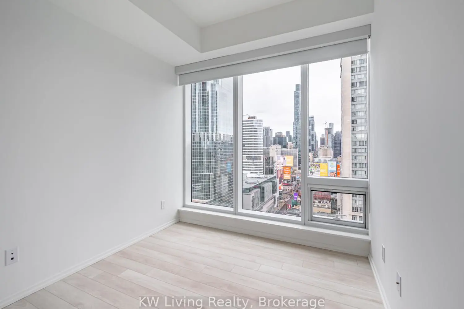 Additional image 9 of 197 Yonge Street 2102