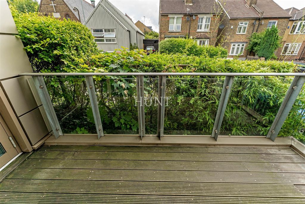 Additional image 16 of 2 bed flat to rentThe Atrium, Lower Queens Road, Buckhurst Hill IG9