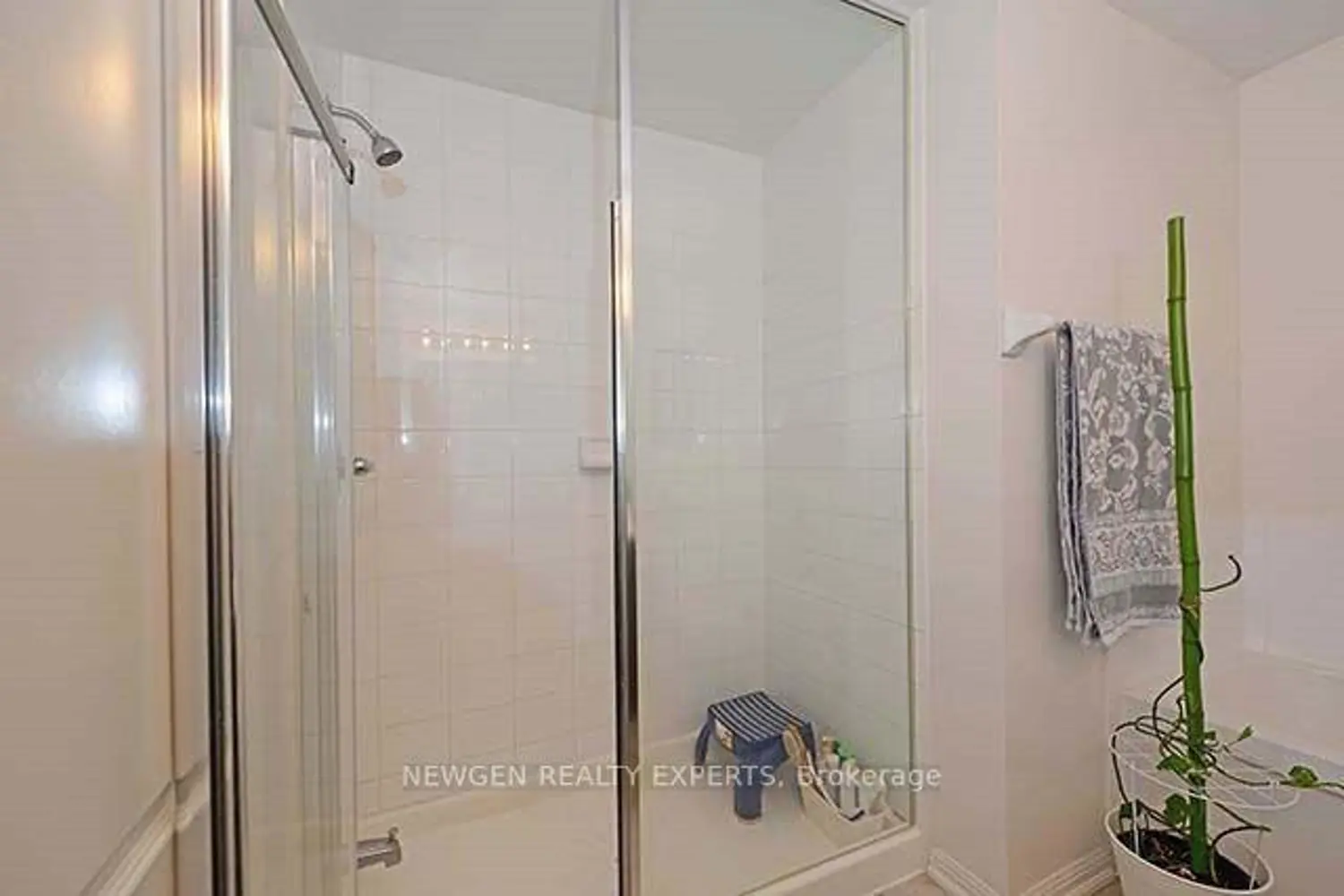 Additional image 12 of 3185 Boxford Crescent 16