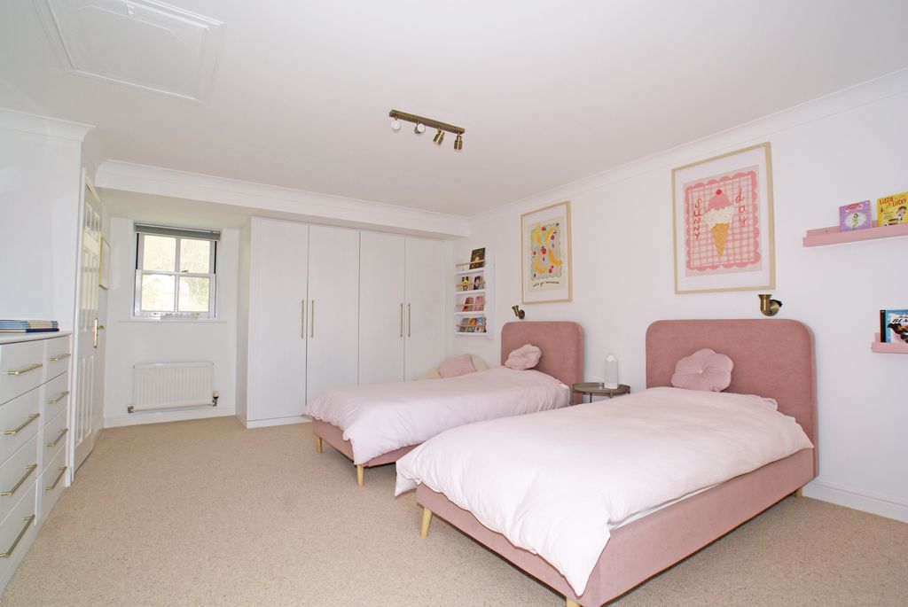 Additional image 11 of 3 bed town house to rentMalthouse Lane, Ashover, Chesterfield S45