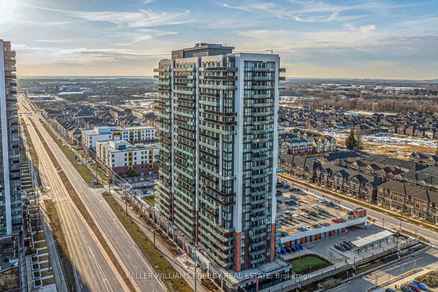 Additional image 2 of 2550 Simcoe Street 405