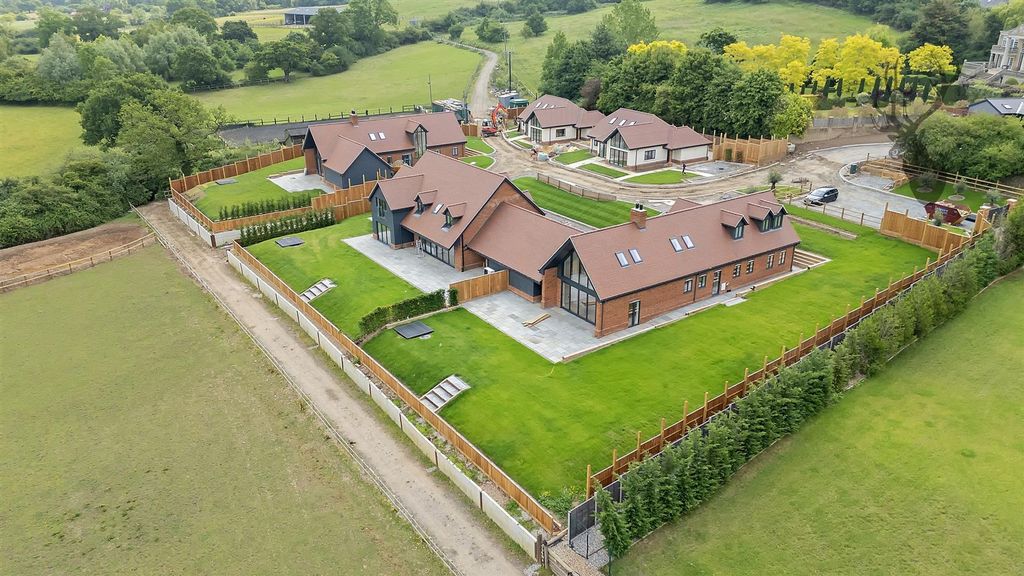 Additional image 37 of 4 bed detached house to rentMott Street, Loughton IG10