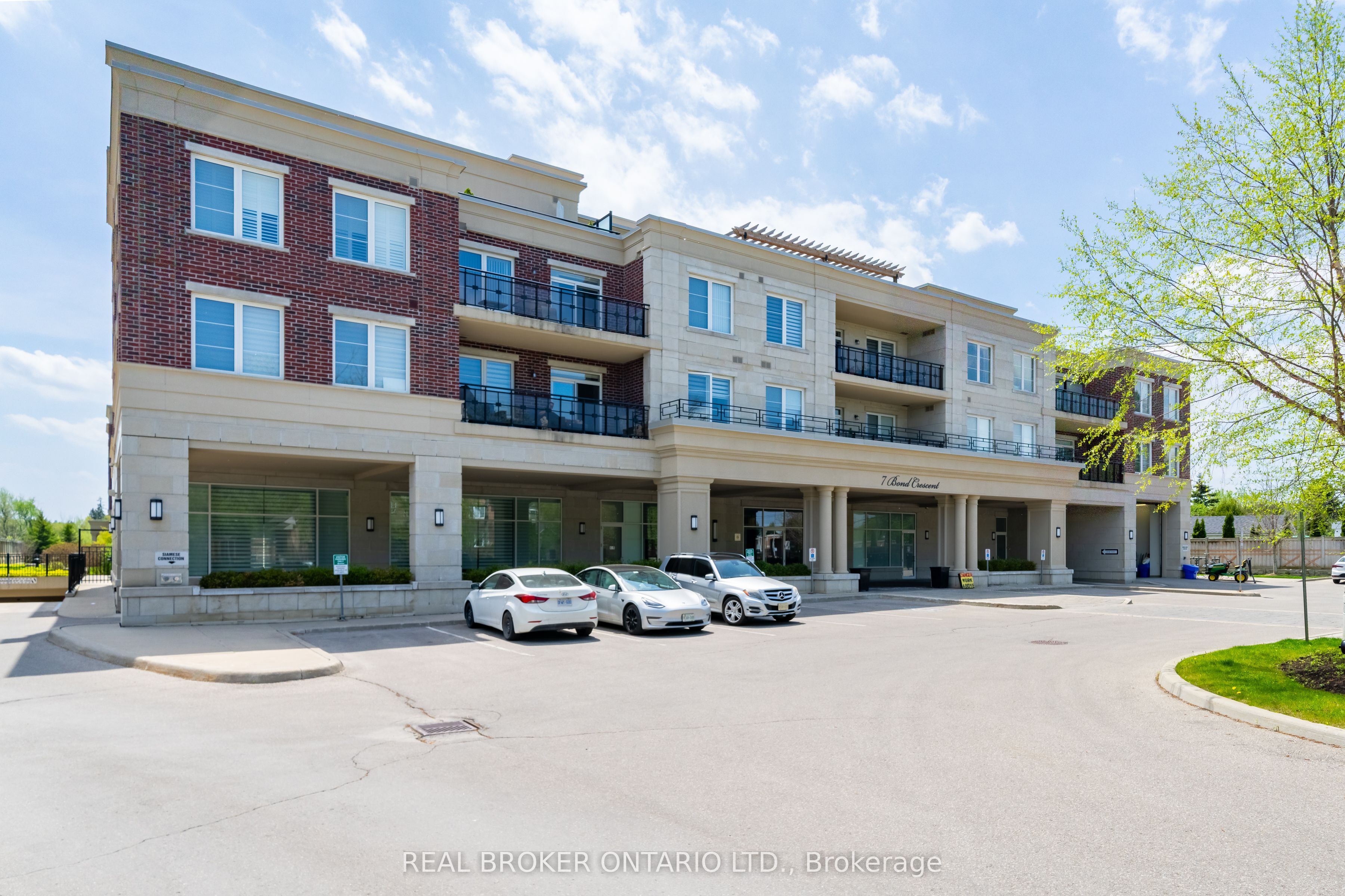205-7 Bond Crescent, Richmond Hill, ON, L4E 1E6