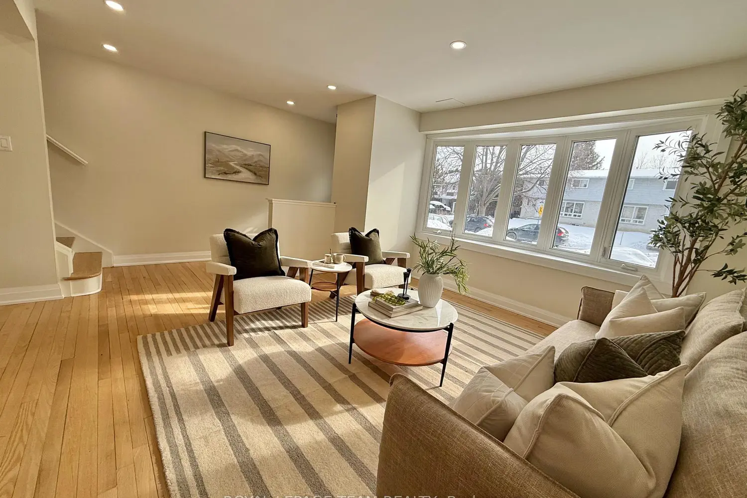 973 Eiffel Avenue photo 3