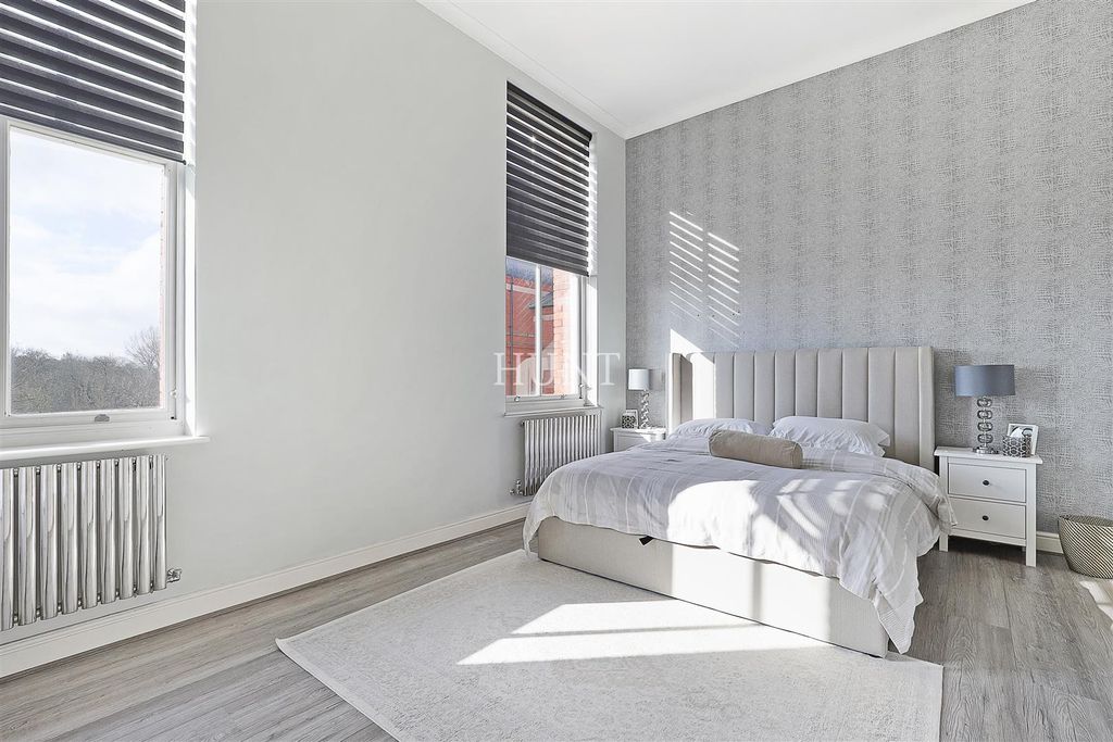 Additional image 12 of 2 bed flat to rentBrandesbury Square, Repton Park, Woodford Green, Essex IG8