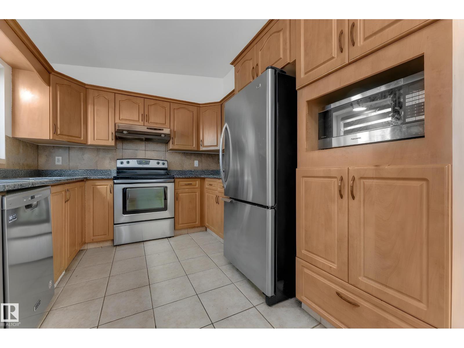 Additional image 5 of 2536 35 Street NW, Edmonton, AB, T6L4G3