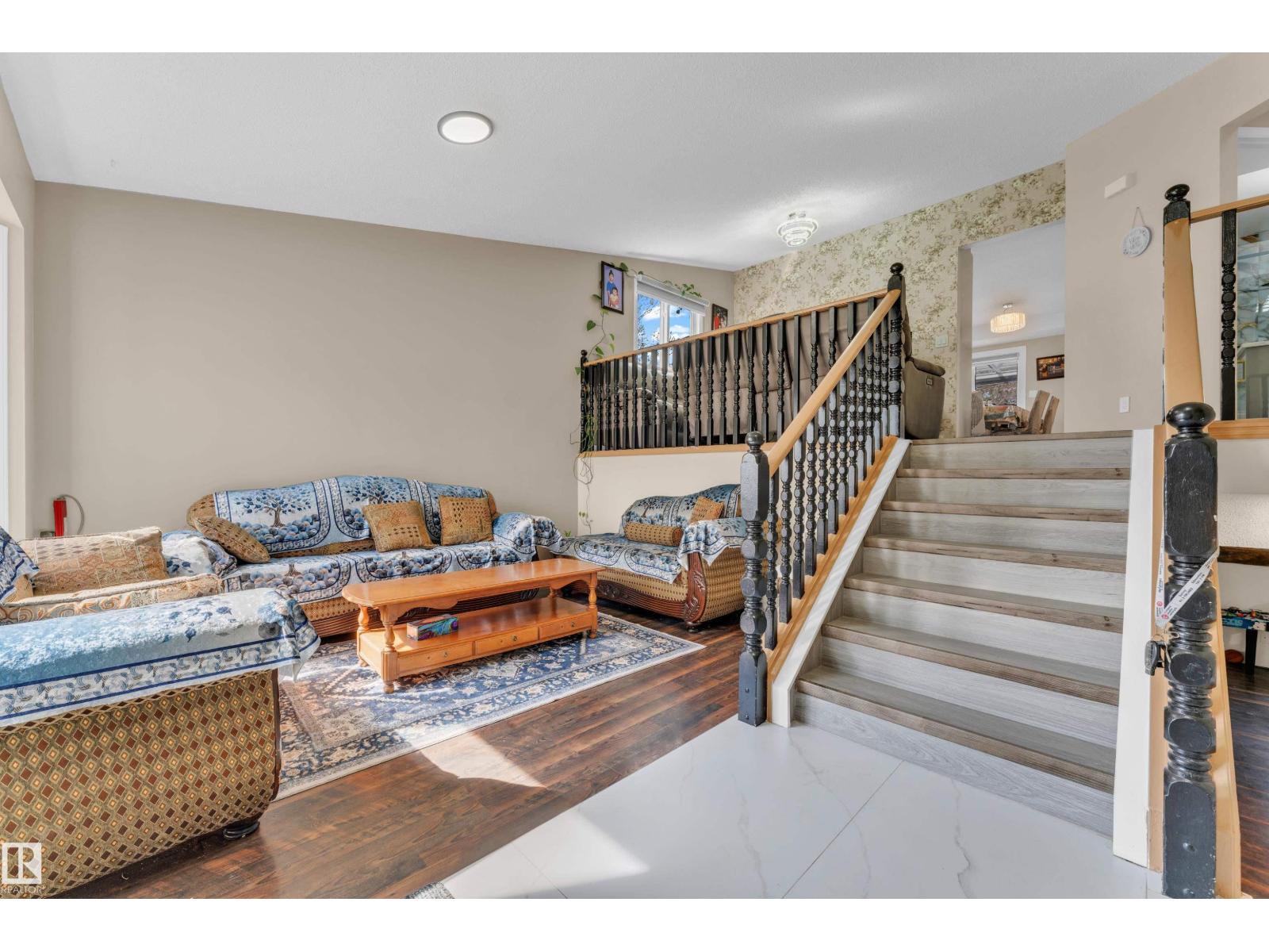 Additional image 5 of 2416 35 Street NW, Edmonton, AB, T6L4M3
