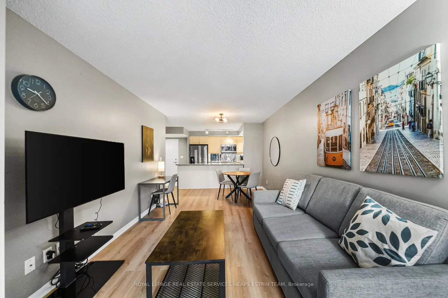 Additional image 17 of 140 Simcoe Street 702