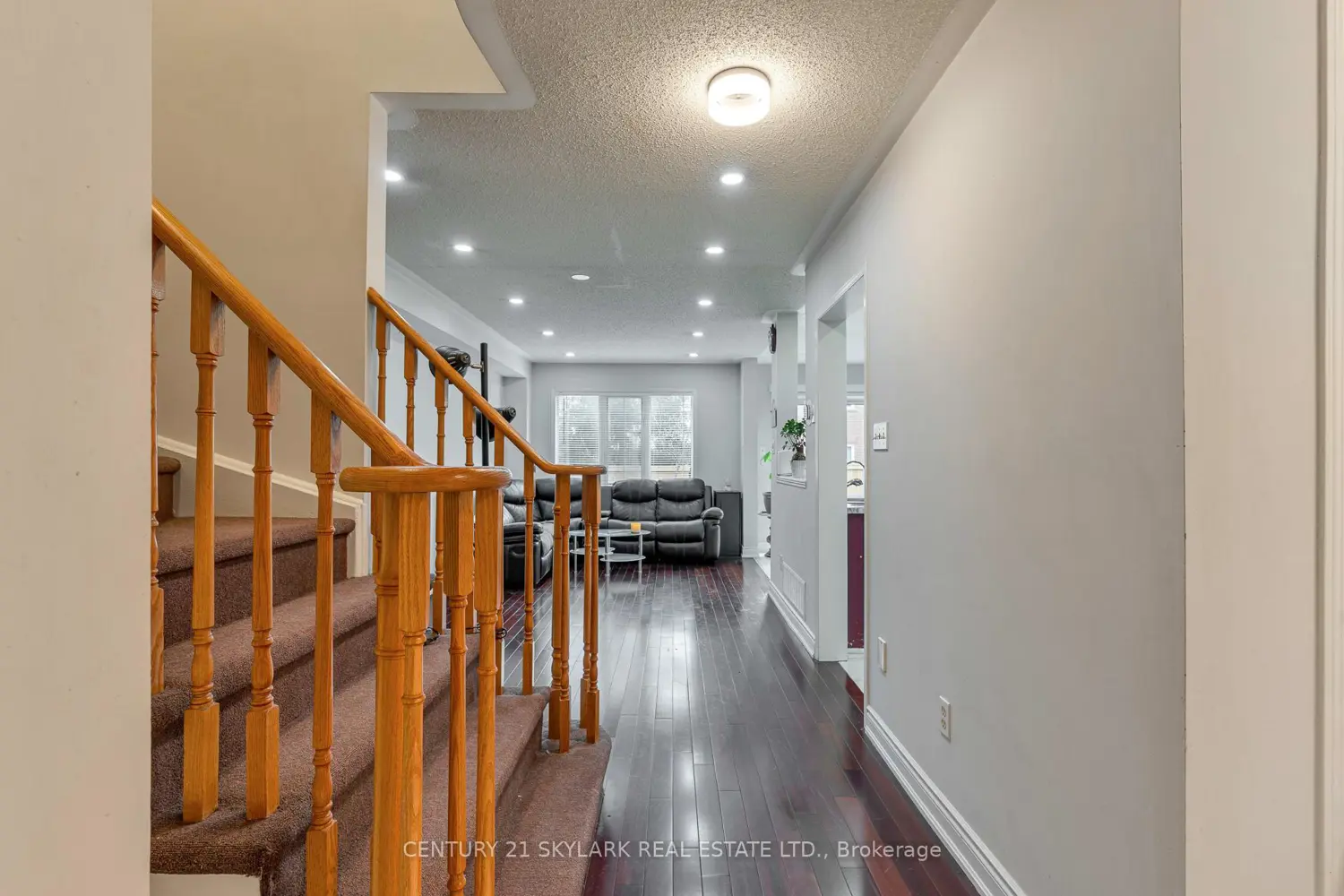 2665 Thomas Street 25