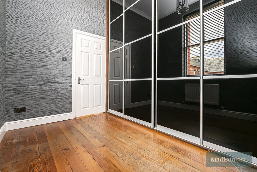 Additional image 13 of 3 bed flat to rentAlexandra House, Richmond Drive, Woodford Green, Essex IG8
