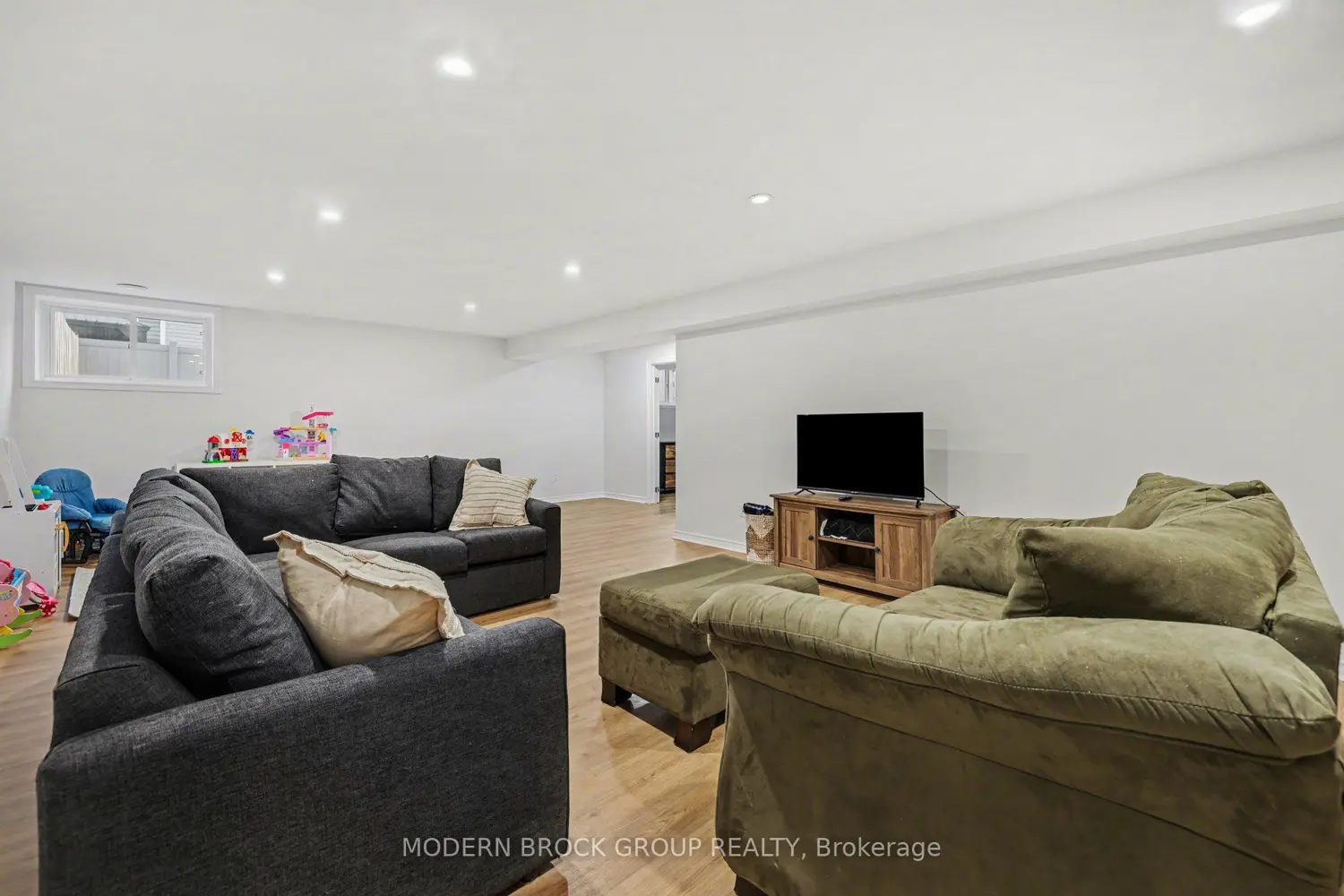 Additional image 16 of 17 Douglas Brown Way