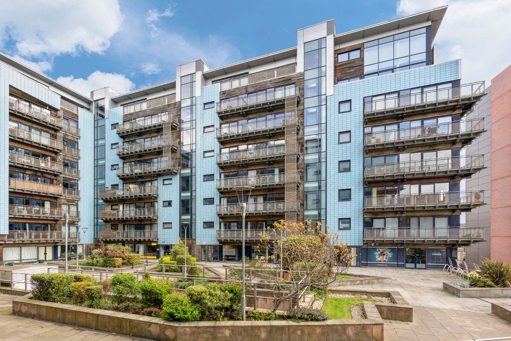 2 bed flat to rentBreadalbane Street, Leith, Edinburgh EH6