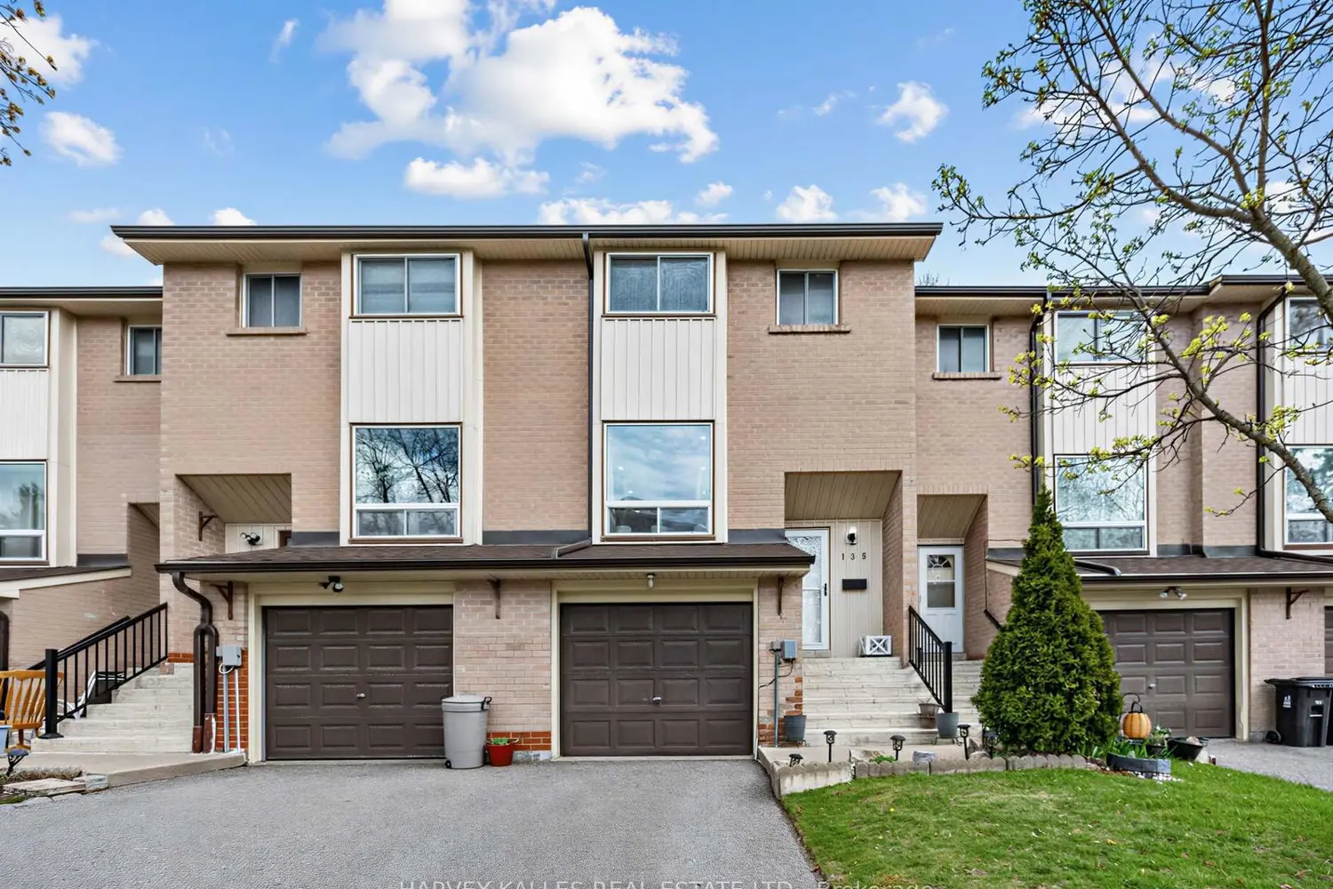 25 Collinsgrove Road 155