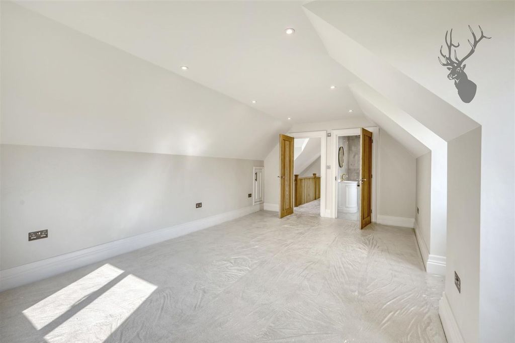 Additional image 32 of 4 bed detached house to rentMott Street, Loughton IG10