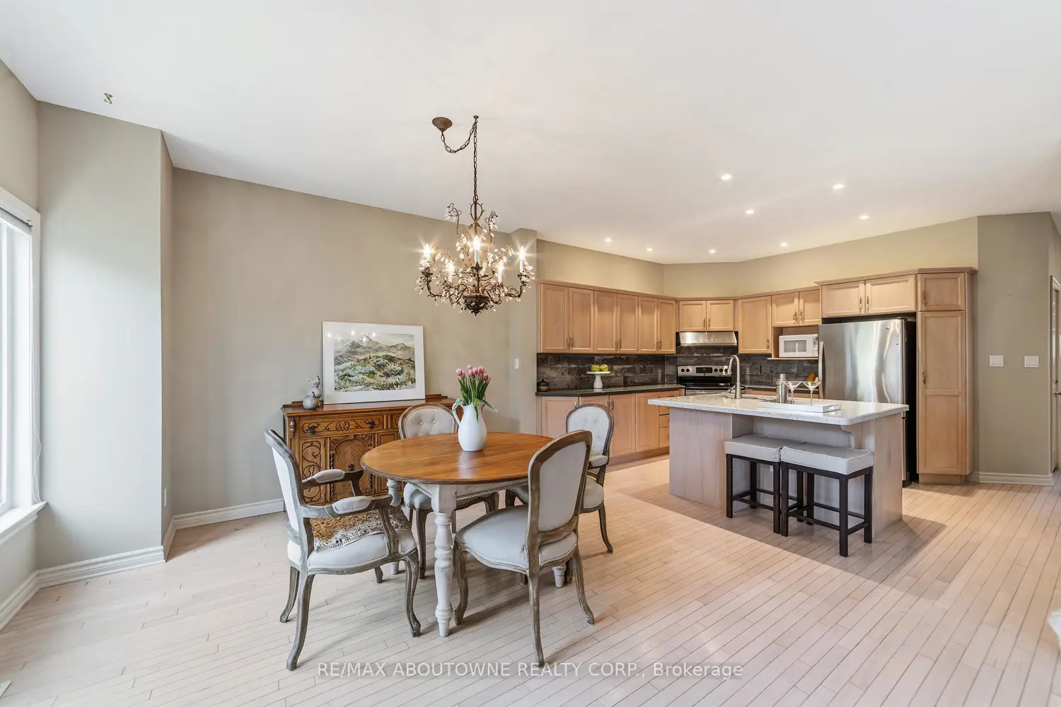 575 Simcoe Street 12 photo 3