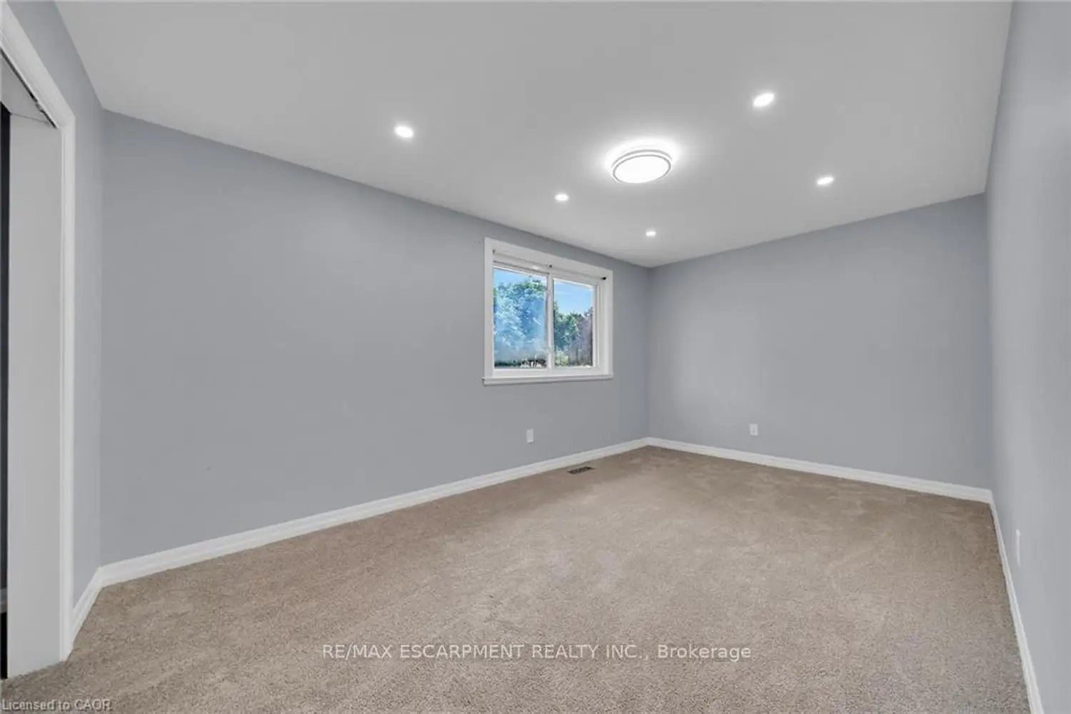 Additional image 12 of 451 Woodview Road 4