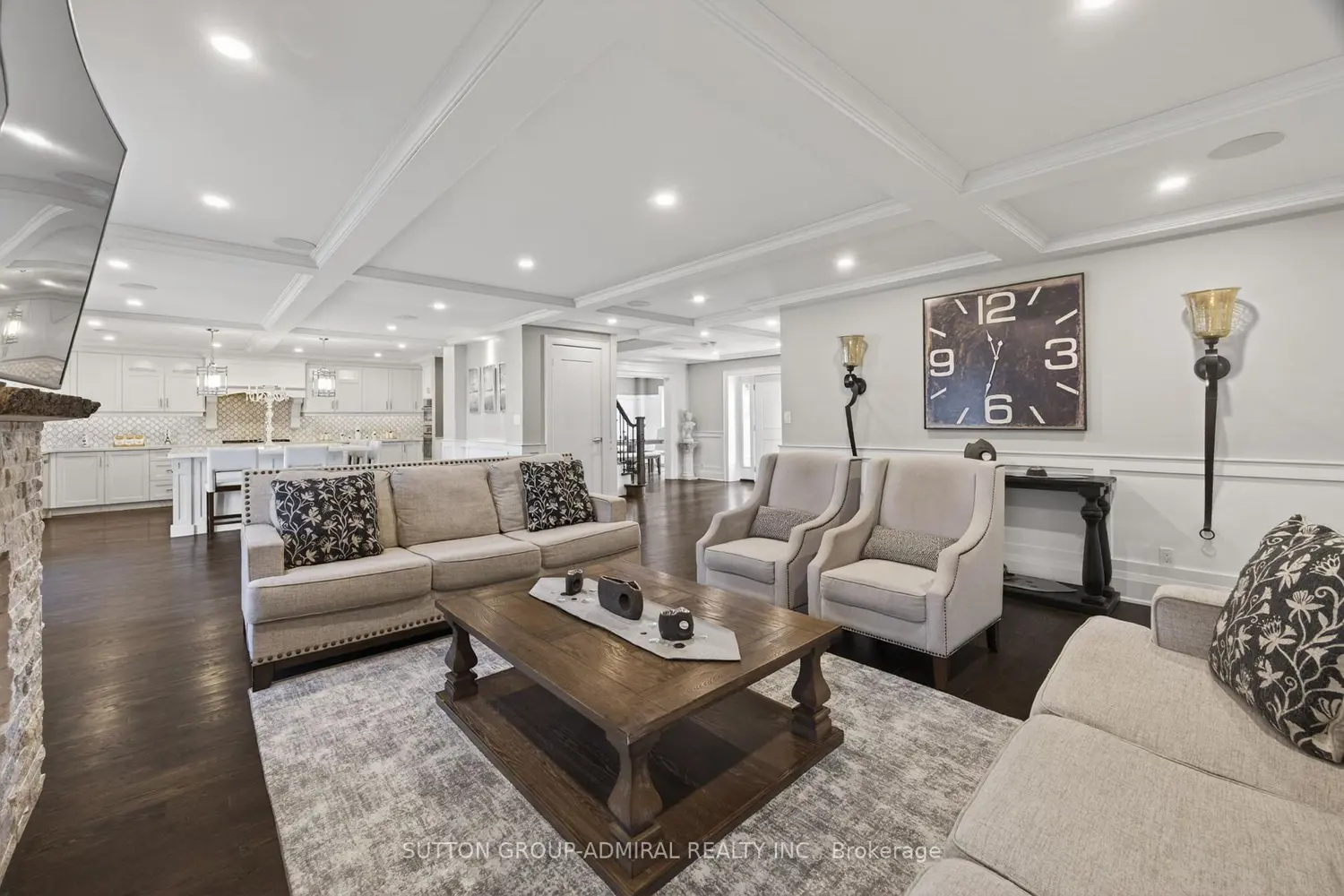 517 Aintree Drive photo 4