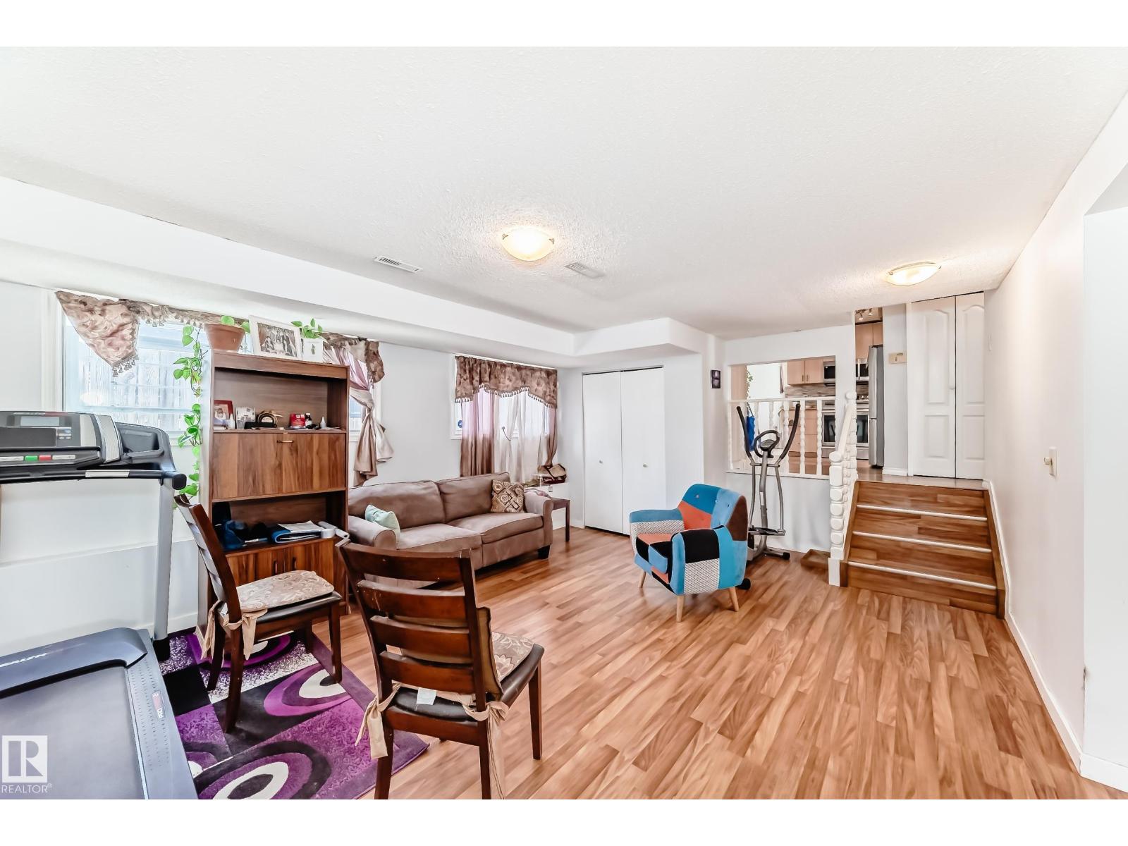 Additional image 6 of 1804 51 Street NW, Edmonton, AB, T6L1K1