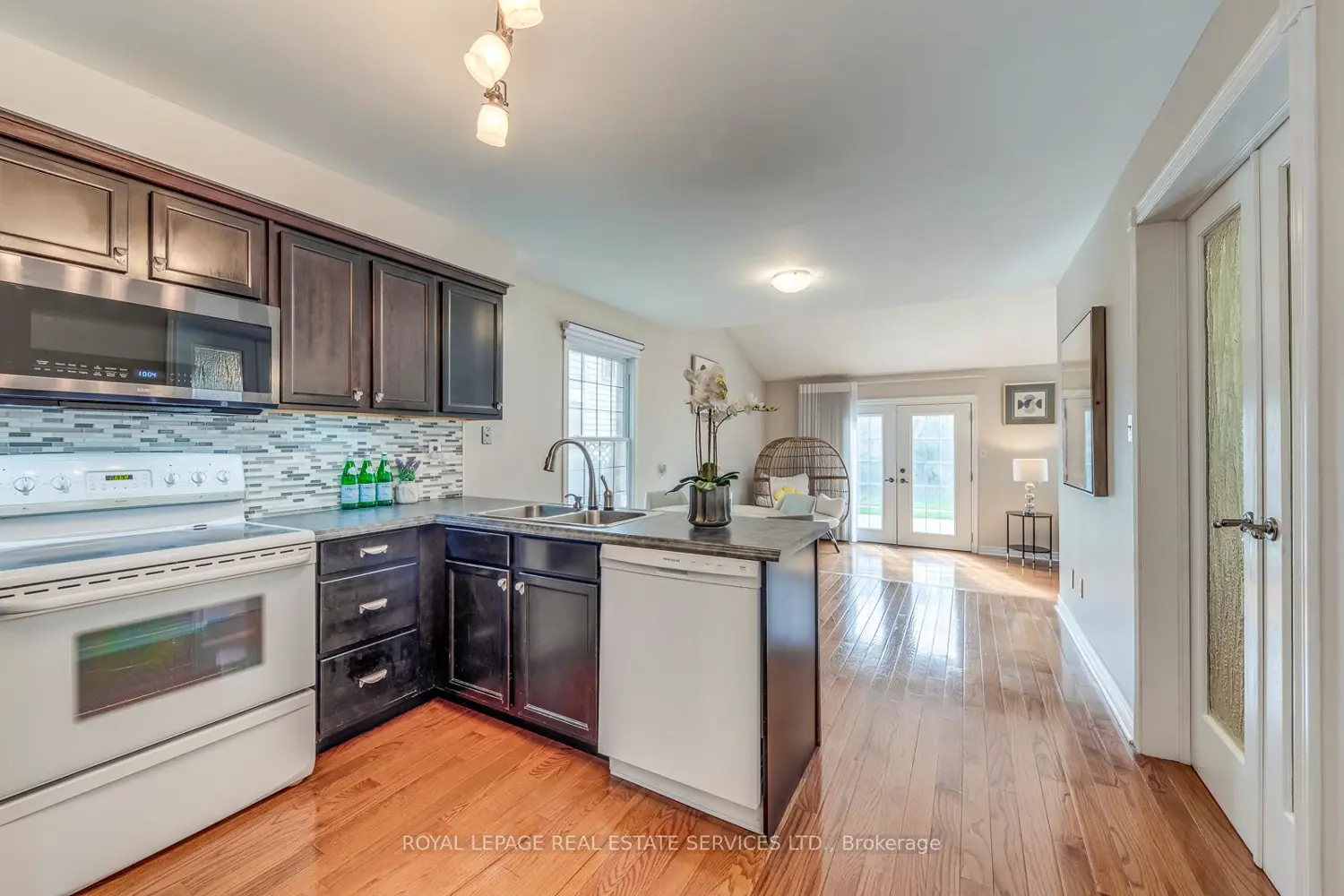 3390 Chartrand Crescent photo 4